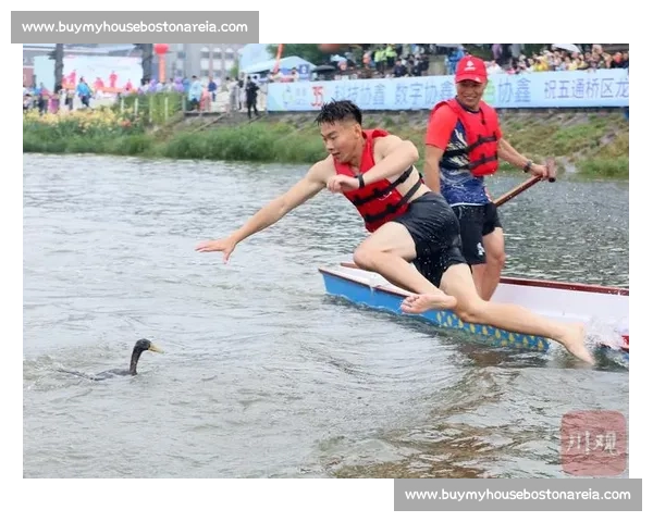 2017天津龙舟比赛激情四溢 展现传统文化魅力与团队协作精神